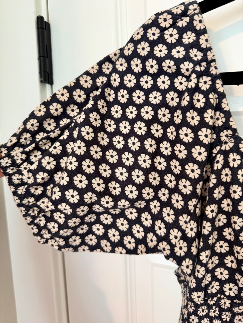 Billabong Black Crean Flower Puff-Sleeve Scoop-neck Crop Top Size L - Picture 7 of 8